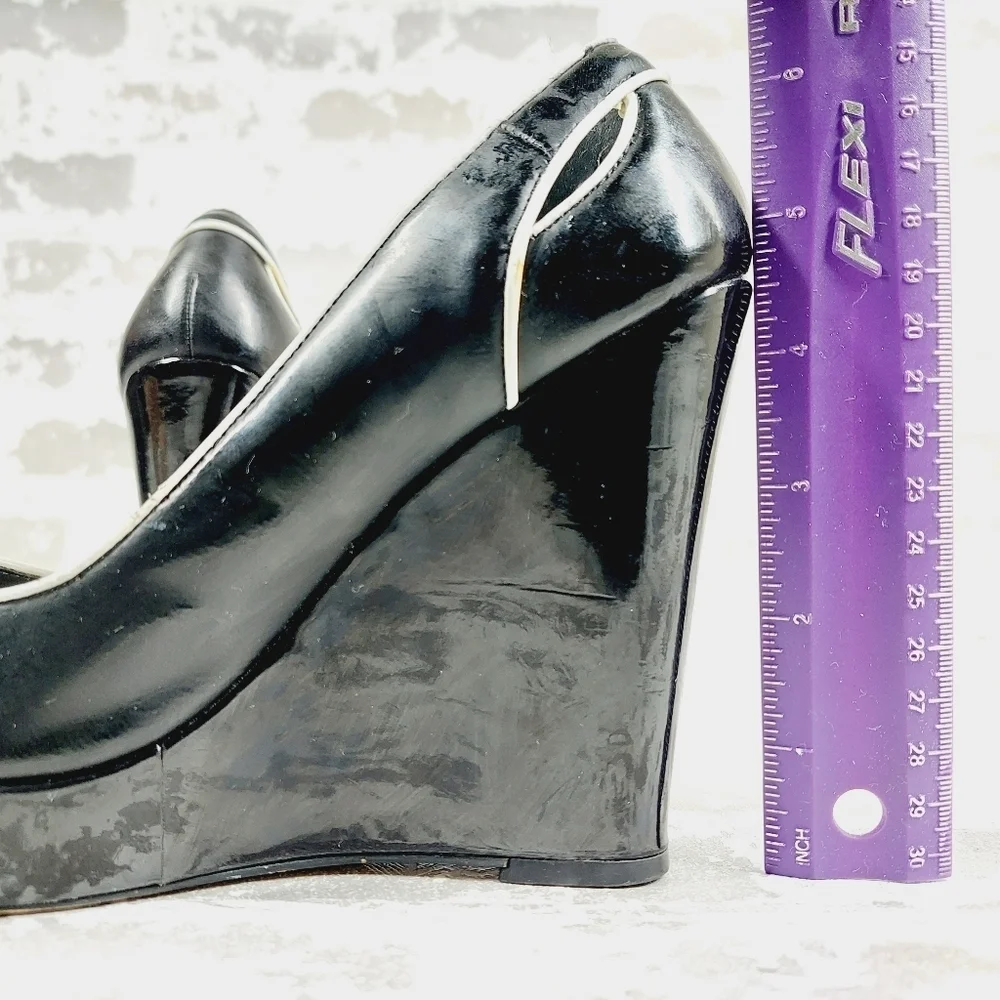 White House Black Market Brady Black White Trim Slip On Wedge Heels O290